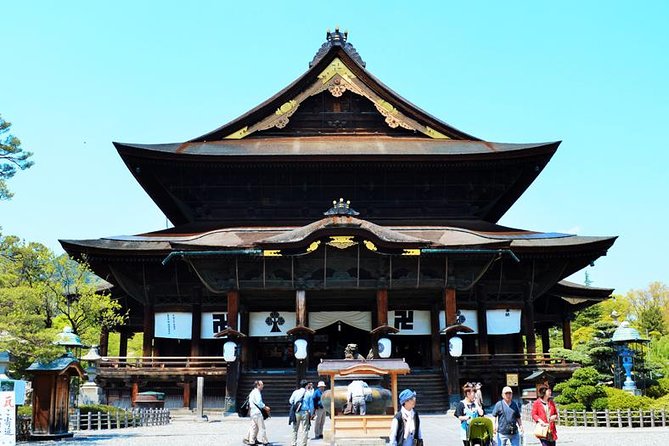 1-Day Snow Monkeys, Zenko-ji Temple & Sake in Nagano - Why this Nagano day trip works so well