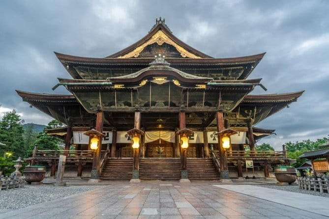 1-Day Tateyama-Kurobe Tour: Walking on the 'Roof of Japan' - Murodo and the walk near Mount Tateyama