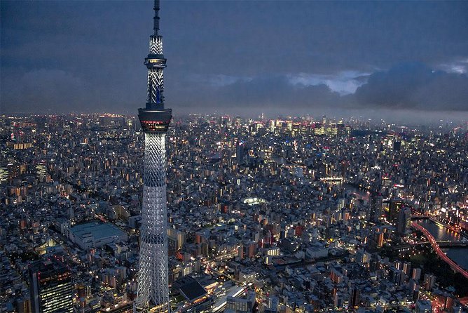 25-Min Downtown Helicopter Tour : Tokyo Skytree and Tokyo Tower - The private group format and who gets the best value