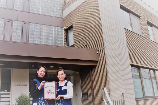3-Hour Small-Group Sushi Making Class in Tokyo - Friendly instruction makes the class work