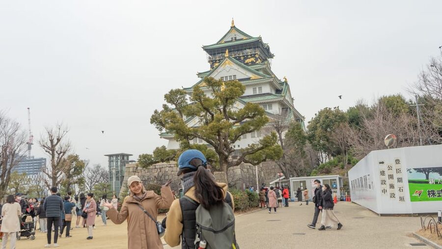 5-Hour Osaka Highlights Bike Tour with Lunch - Riding through Osaka Castle Park