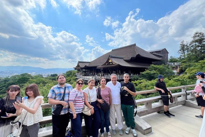 7 Day Japan Golden Route: Affordable Small Group Tour by UME Travel Review - Day 5: Kyoto’s torii gates, temple lanes and Gion