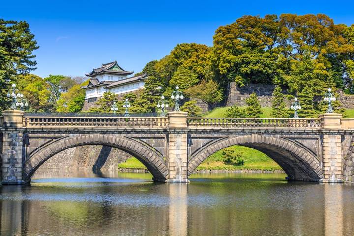 8 Day Highlights of Japan Small Group Tour Package by Tourist Journey Review - Mount Fuji and Lake Kawaguchi: scenery with a weather asterisk