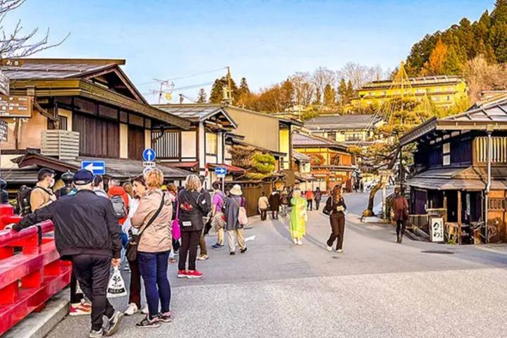 9 Days All Inclusive Japan Classics (Private Guide and Driver) by UME Travel - Who will get the most from this Japan route