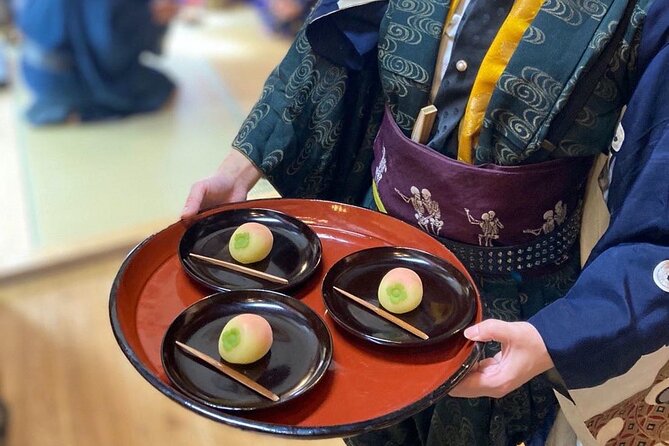 A Unique Antique Kimono and Tea ceremony Experience in English - Why the family atmosphere matters