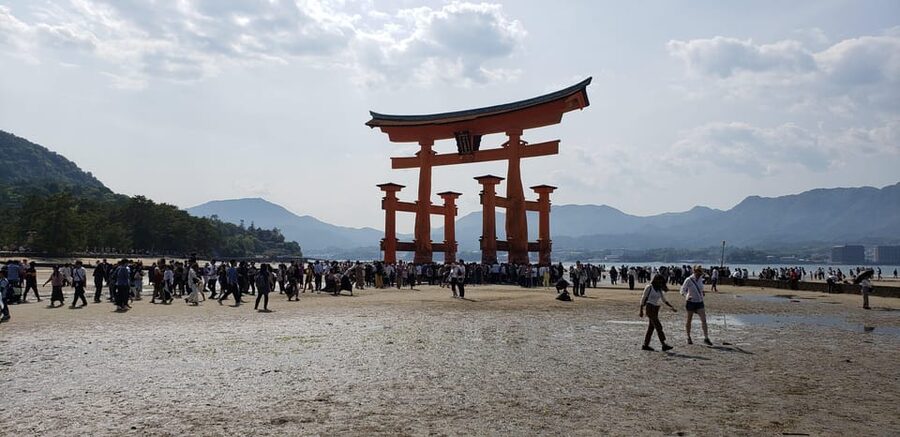 Amazing Hiroshima: Private City Tour with a Local Guide - Hondori, Hiroshima Castle, and Shukkeien Garden