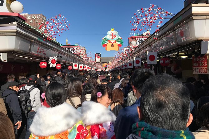 Asakusa: 1400-year history exploration - Kaminarimon Gate and the first big reveal