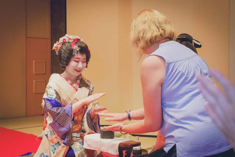 Asakusa: Geisha Performance and Tea House Experience - Key points at a glance