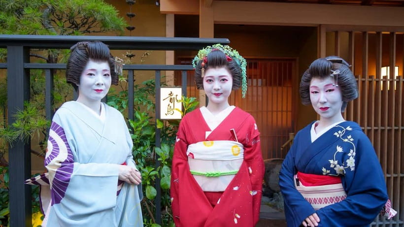 Asakusa: Geisha Performance and Tea House Experience - Asking questions about geisha life
