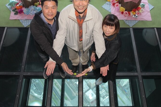 Asakusa: TOKYO SKYTREE Exploration after History Tour - Reading the symbols at Kaminarimon