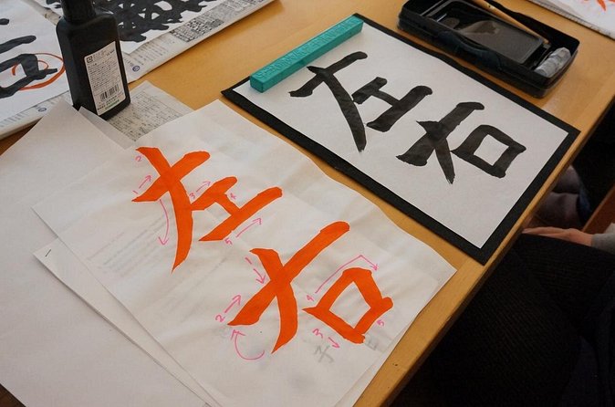 Authentic Japanese calligraphy class in Tokyo! Kanji your name - Creating your character on traditional paper