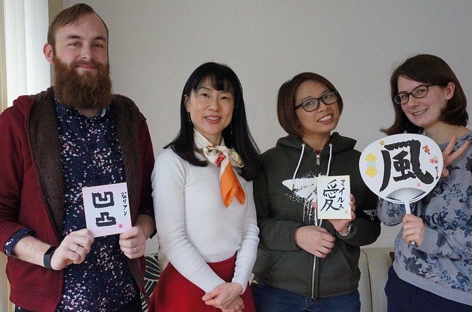 Authentic Japanese calligraphy class in Tokyo! Kanji your name - A closer look at Maki’s teaching style
