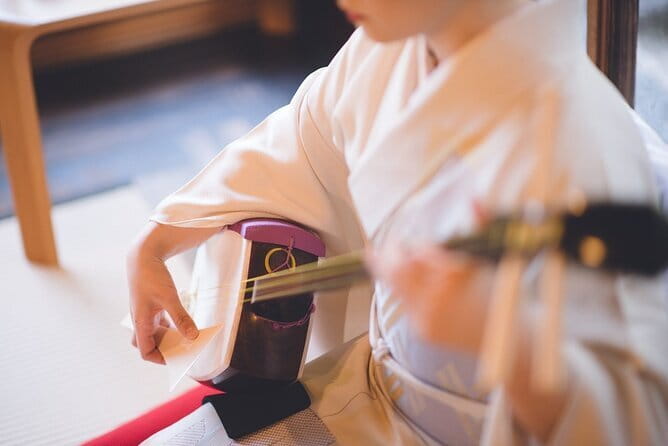 Authentic Kyoto Gion Geisha/Maiko Cultural Experience - Walking from Gion-Shijo Station to Hanamikoji Street