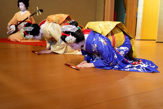 Authentic Maiko Experience&Kyoto Dinner (Free drink) at Noh Stage - What makes this maiko evening different
