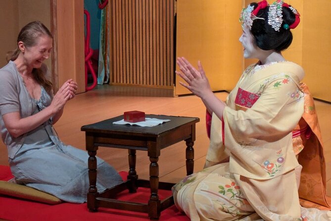 Authentic Maiko Experience&Kyoto Dinner (Free drink) at Noh Stage - Playing ozashiki games with the maiko