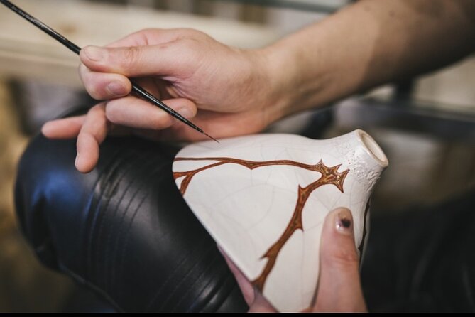 Authentic Pure Gold Kintsugi Workshop with Master Taku in Tokyo - Option C: trying yobitsugi with added decoration