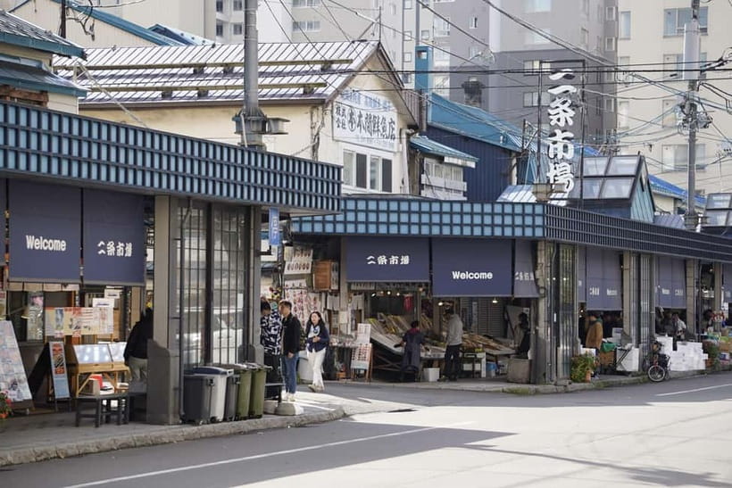 Authentic Sapporo: Nijo Market Seafood Lunch & History Tour - Crossing Sosei Bridge to Hokkaido Jingu Tongu