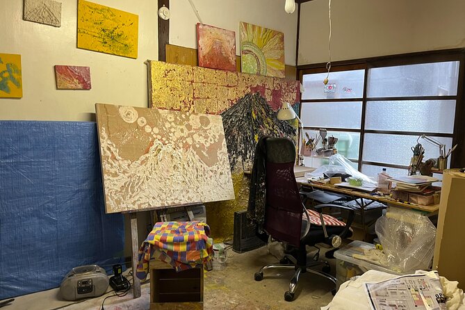 Become a local! A Walking Tour of Arts, Crafts&Onsen Culture - What the guides add to the experience