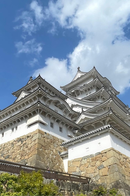 Best of Himeji Castle: 3hr Tour with Licensed Guide - Entering the castle: 105 minutes of walls, gates, and stairs
