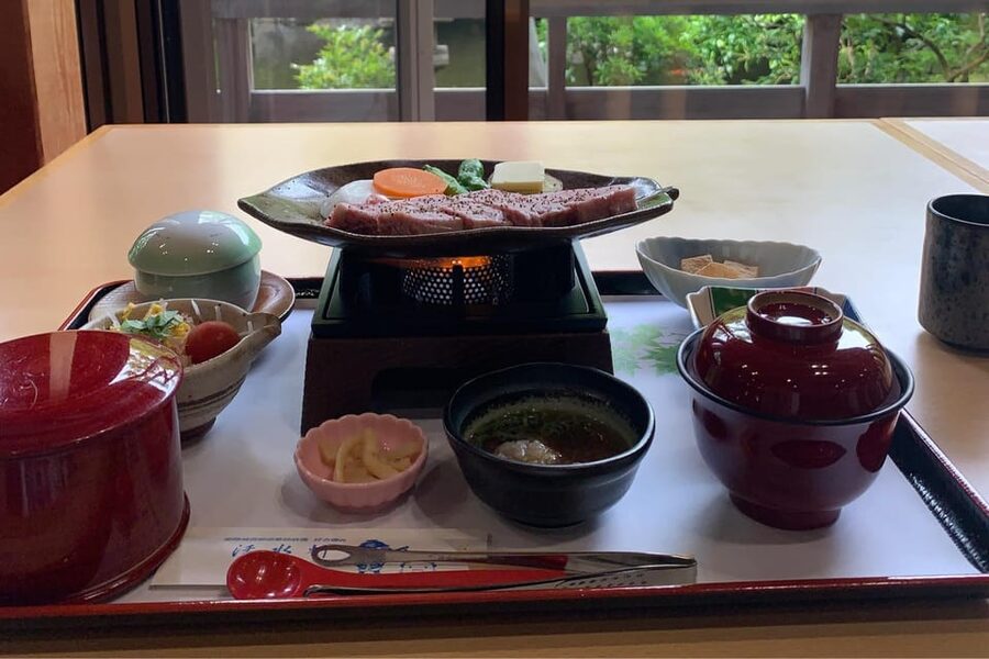 Best of Himeji Castle: 3hr Tour with Licensed Guide - Timing, language, and practical limits
