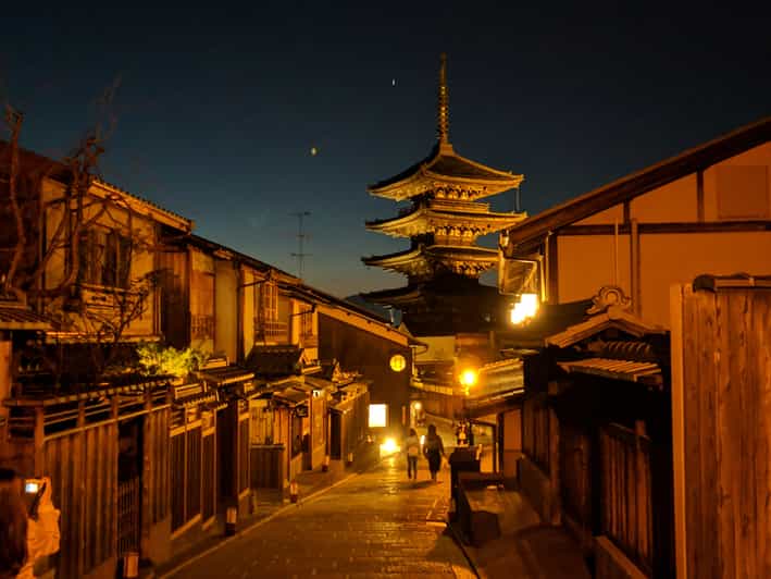 Best of Kyoto: Gion, Geisha, Pagodas & Cobblestones - Yasaka Shrine: a 20-minute introduction to Kyoto