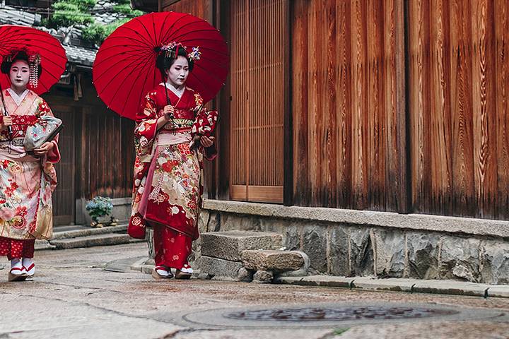 Classic Japan by Intrepid Travel - 11-Day Kyoto to Tokyo Tour Review - Himeji and Hiroshima combine castle history with hard questions