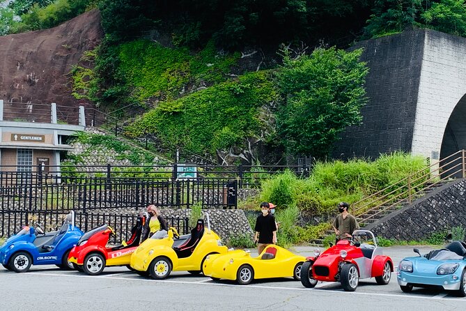 Cute & Fun E-Car tour following guide around Lake Kawaguchiko - The driving license rule is not a minor detail