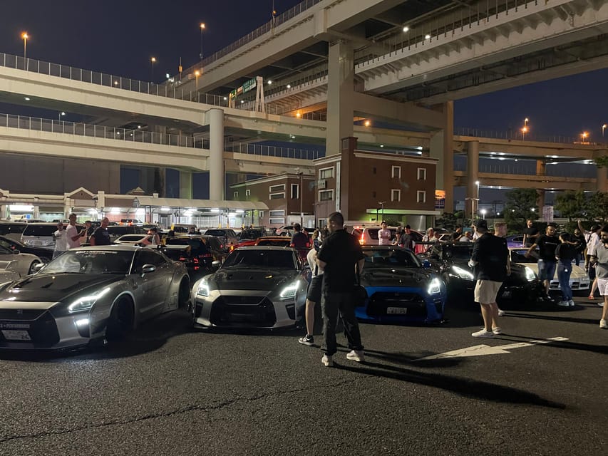 Daikoku Parking : going by this mini JDM - one customer only - Daikoku Parking Area: the famous first stop