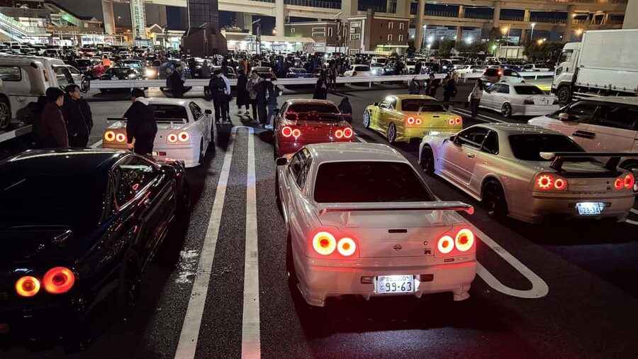 Daikoku & Tokyo JDM Night Tour in R34 or TopSecret R35 GT-R - Thirty minutes at A PIT Autobacs Shinonome