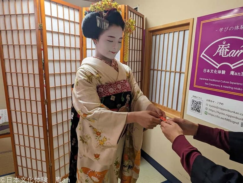 Dance and Game with Maiko - The two maiko dances
