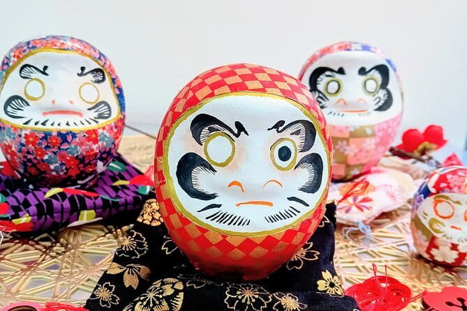 Daruma Workshop by Making your Own Japanese Souvenir in Shinjuku - Making a daruma in central Shinjuku