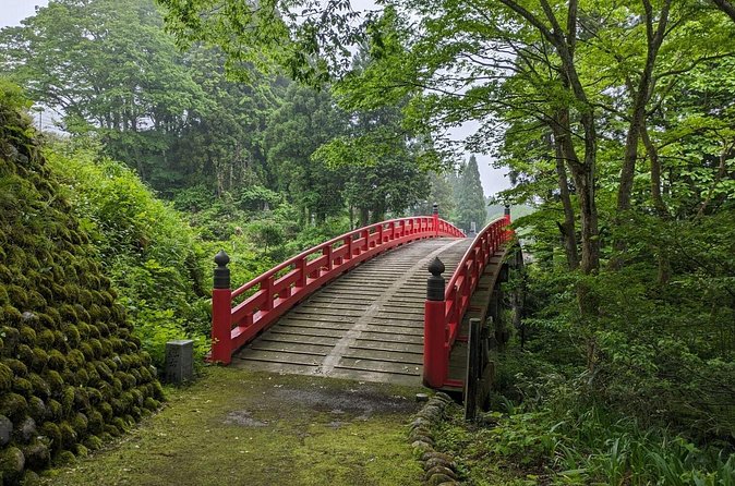 Day Tour from Kanazawa OR Toyama: Snow Wall and Mysterious Valley - What the $252.90 Price Covers