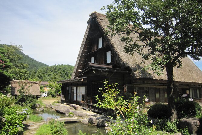 [Day trip bus tour from Kanazawa Station] Weekend only! World Heritage Shirakawago Day Bus Tour - English guidance and the role of the bus briefing