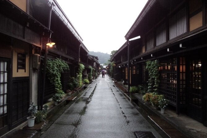 Day Trip for Shirakawago ,Takayama & gujo hachiman from Nagoya - A coach day with limited guiding