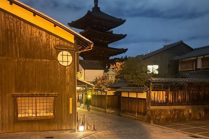 Discover Kyoto at Night by Bike - Miyagawa-cho and the first lantern-lit streets