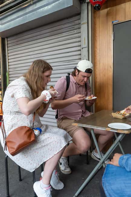 Eat Our Favorites! Osaka’s Backstreet Dining - What the Guides Add to the Evening