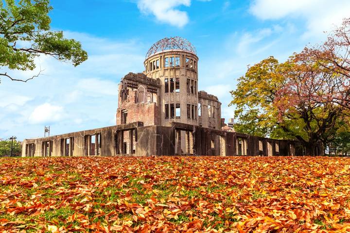 Essential Japan and Hakone end Hiroshima (including Owakudani) by Europamundo - Tokyo’s temples, crossings, and skyline