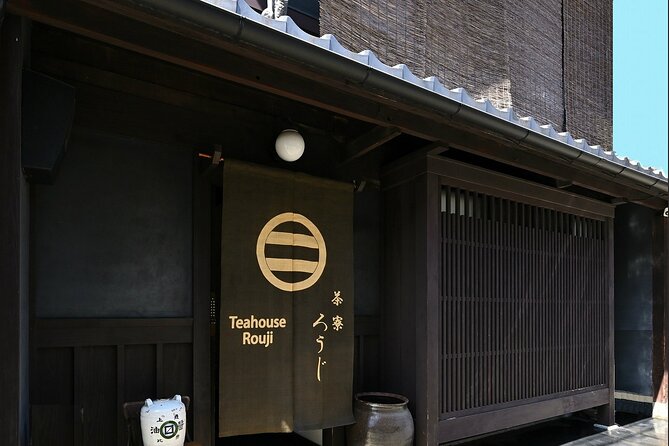Experience a tea ceremony in an authentic tearoom, in Kyoto! - Sitting Comfortably in the Tea Room