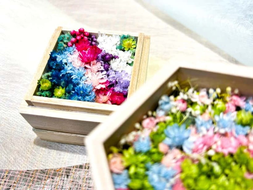 Experience Crafting a Flower-Adorned Mini Japanese Garden - A Relaxing Cafe Setting in the Middle of Shinjuku