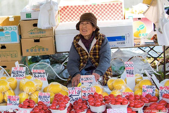 Experience the energy of Kochi: Sunday Market Tour includes Kochi Castle - Why the Sunday Market is the heart of the day