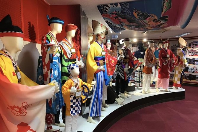 Experience the energy of Kochi: Sunday Market Tour includes Kochi Castle - Hirome Market gives you a short but tasty pause