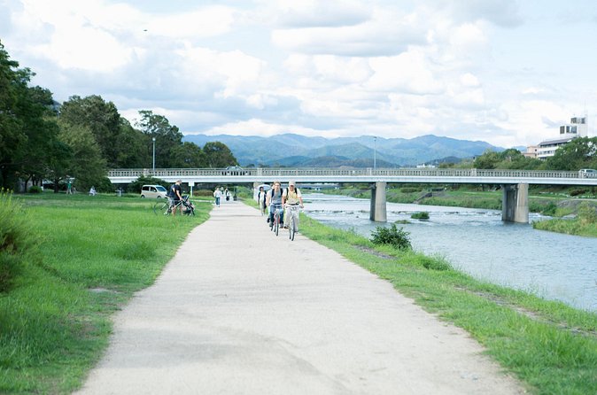 Explore Hidden Alleyway with a Local Expert (Afternoon Tour) - Cycling the Gravel Paths of Kyoto Imperial Palace