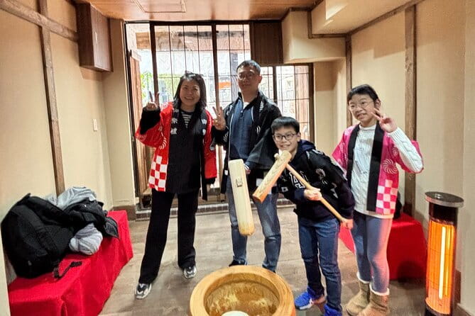 【Family Friendly】Traditional Mochi Pounding Experience - Why mochi pounding works so well in Osaka