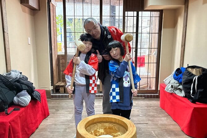 【Family Friendly】Traditional Mochi Pounding Experience - The 10-minute introduction to mochi