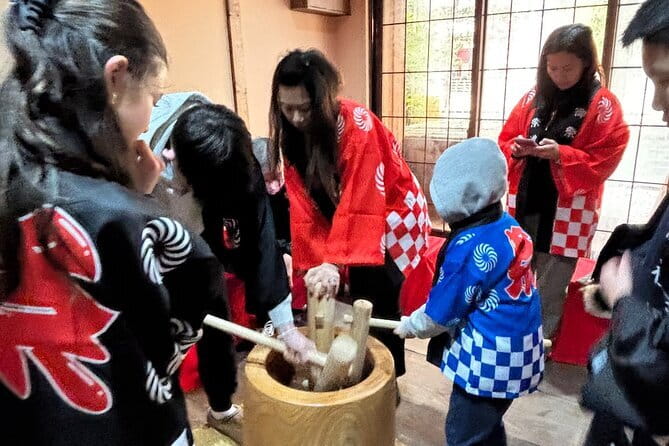 【Family Friendly】Traditional Mochi Pounding Experience - A good fit for children, adults, and grandparents