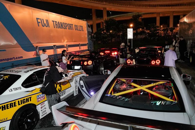 FAST & FURIOUS TOKYO DRIFT - GAIJINTUNED Tokyo Daikoku JDM Car Meet - Who will get the most from the evening