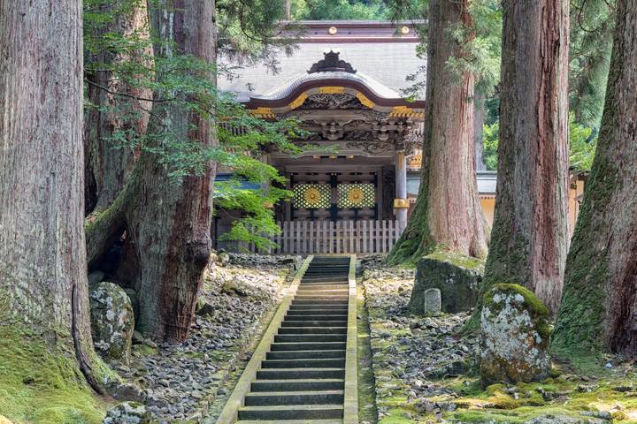 Feudal Japan with Japanese Alps by Europamundo - 10-Day Tour Review - Nagano to Ikaho: a temple ritual and hot-spring macaques