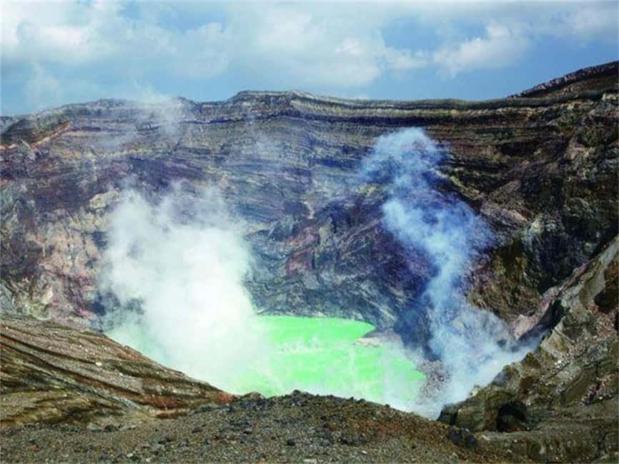 From Fukuoka: Mount Aso, Kurokawa Onsen, and Shrine Tour - Nakadake Crater: nature with a safety warning