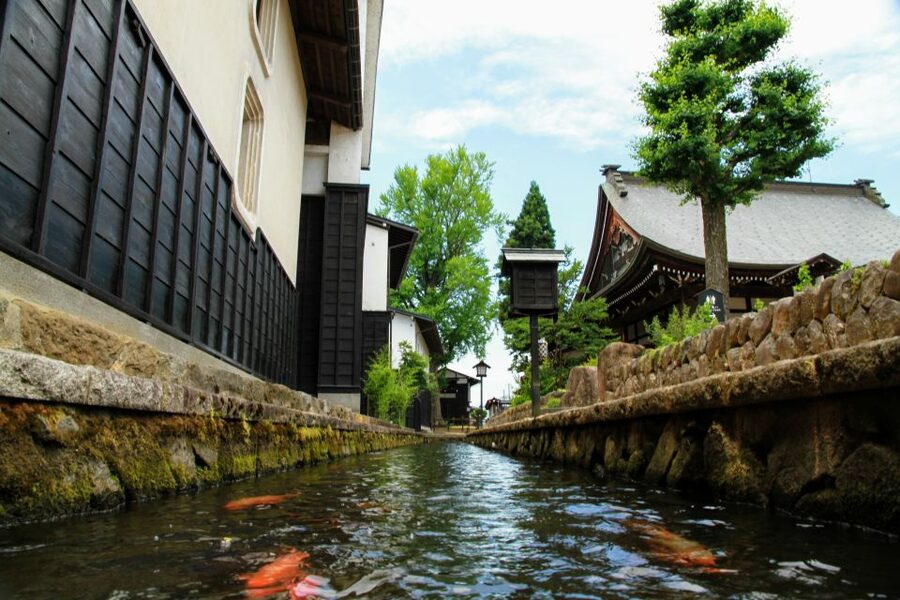 From Kanazawa: Shirakawago, Hida-Furukawa and Takayama Visit - Shirakawago: Two and a Half Hours in a UNESCO Village