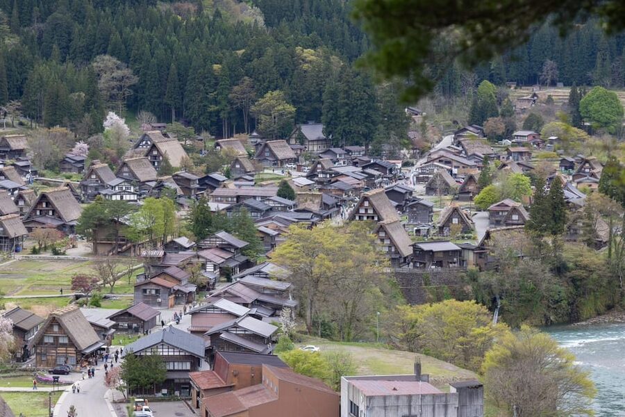 From Kanazawa/Toyama: Shirakawago and Takayama Day Tour - Hida no Sato: a quieter look at Hida architecture